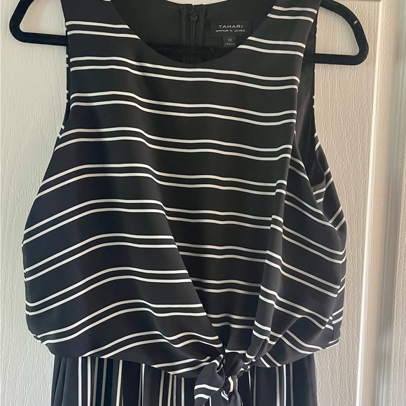 TAHARI STUNNING Sz 10 🍒NWOTS🍒NAVY & WHITE DRESS JUMPSUIT W TOP KNOT DETA… - Picture 2 of 6